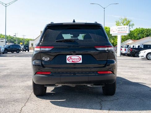Certified 2025 Jeep Grand Cherokee Altitude AWD/4WD image 4