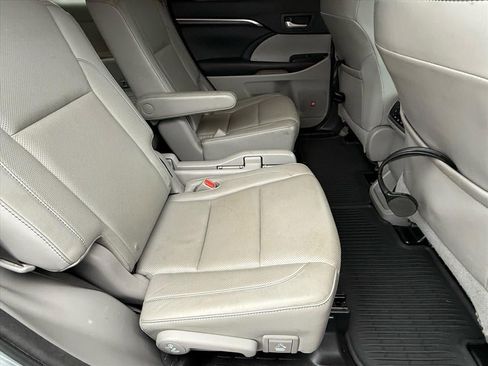 Used 2015 Toyota Highlander Limited image 11