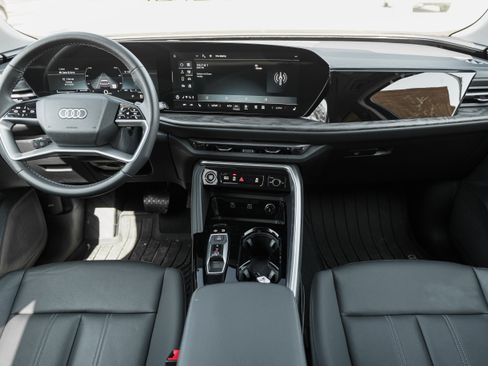 Certified 2025 Audi Q5 Premium w/ Convenience Package image 8