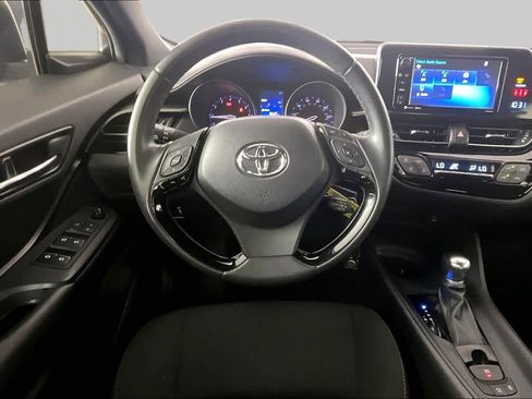 Used 2018 Toyota C-HR XLE FWD image 6