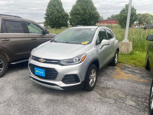 Used 2019 Chevrolet Trax LT w/ LT Convenience Package AWD/4WD image 3