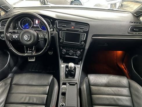 Used 2017 Volkswagen Golf R 4-Door image 18