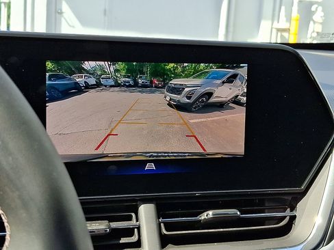 Used 2024 Chevrolet Trax LT w/ Driver Confidence Package FWD image 15