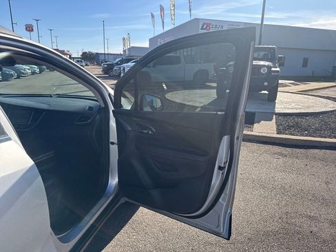 Used 2018 Buick Encore Preferred image 49