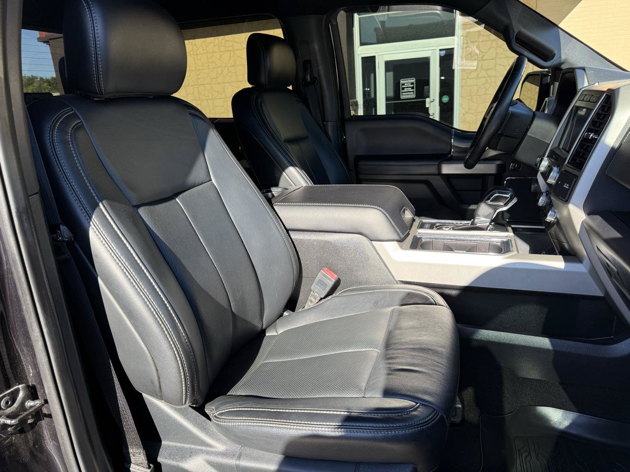 Used 2020 Ford F150 Lariat w/ Equipment Group 502A Luxury AWD/4WD image 13
