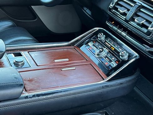 Used 2020 Lincoln Navigator Reserve w/ Luxury Package image 12