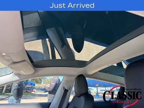 Used 2022 Tesla Model 3 Performance image 12