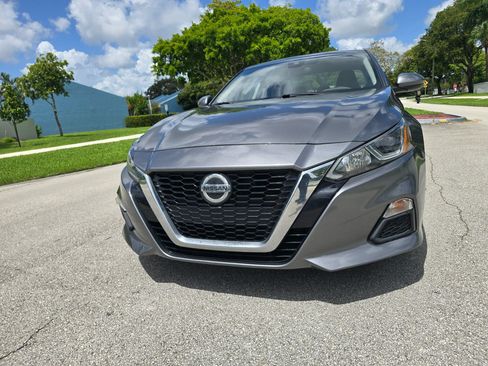 Used 2021 Nissan Altima 2.5 S w/ Driver Assist Package FWD image 2