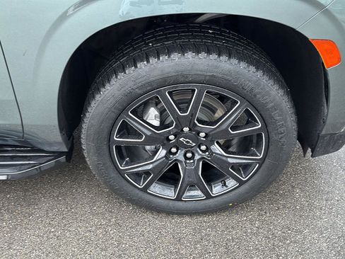 Used 2024 Chevrolet Tahoe Premier w/ Premium Package image 12