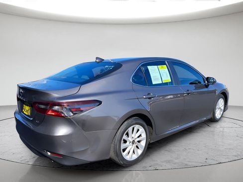 Used 2022 Toyota Camry LE w/ Convenience Package FWD image 5