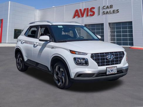 Used 2025 Hyundai Venue SEL FWD image 3
