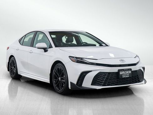 Used 2025 Toyota Camry SE image 7