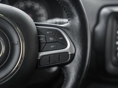 Used 2019 Jeep Renegade Latitude w/ Cold Weather Group image 30