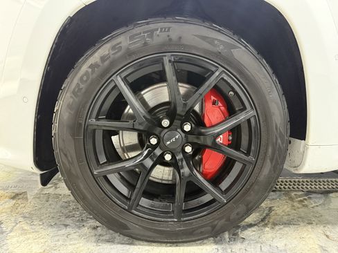 Used 2021 Jeep Grand Cherokee SRT image 27