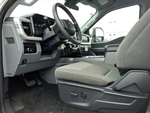 Used 2025 Ford F250 XLT w/ FX4 Off-Road Package AWD/4WD image 14