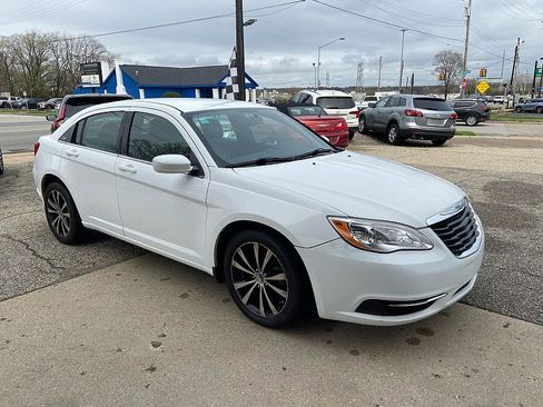Used 2012 Chrysler 200 S FWD image 6