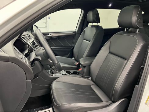 Used 2022 Volkswagen Tiguan SE R-Line image 4