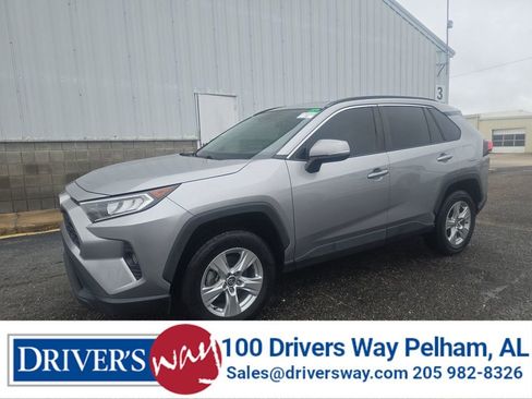 Used 2021 Toyota RAV4 XLE w/ Convenience Package FWD image 1