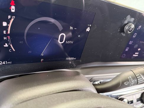 Used 2025 Buick Envista Sport Touring image 38