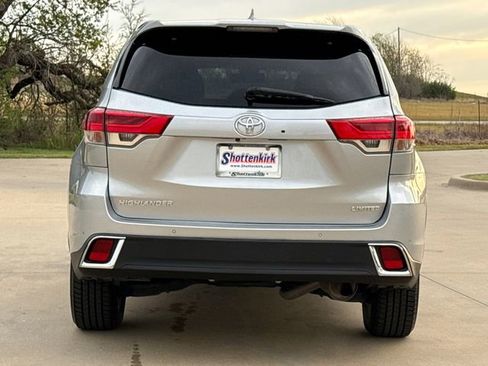 Used 2019 Toyota Highlander Limited FWD image 7