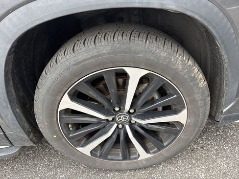 Used 2022 Toyota Highlander XSE image 8