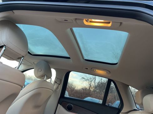 Used 2022 Mercedes-Benz GLC 300 4MATIC image 42