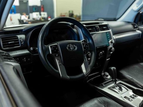 Used 2020 Toyota 4Runner SR5 AWD/4WD image 10