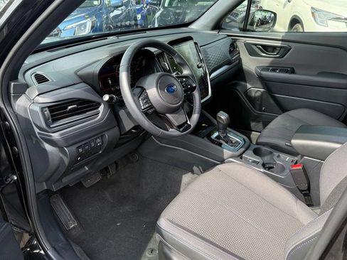 Used 2025 Subaru Forester Premium AWD/4WD image 17