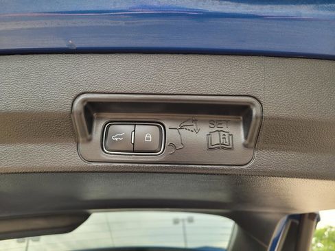 Used 2020 Ford Explorer XLT RWD image 15