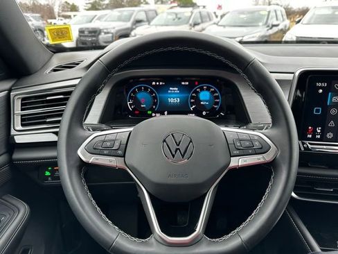 Used 2025 Volkswagen Atlas Cross Sport SE image 33