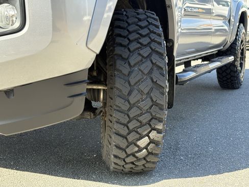 Used 2017 Toyota Tacoma TRD Sport w/ Tow Package (A/T) image 27