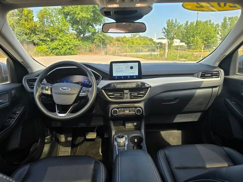 Used 2022 Ford Escape SEL w/ Technology Package FWD image 17