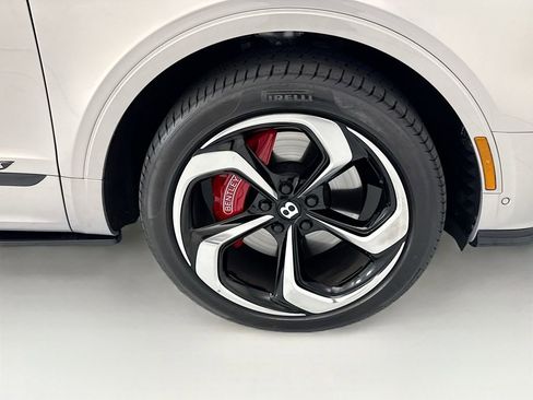 Used 2023 Bentley Bentayga AWD/4WD image 31