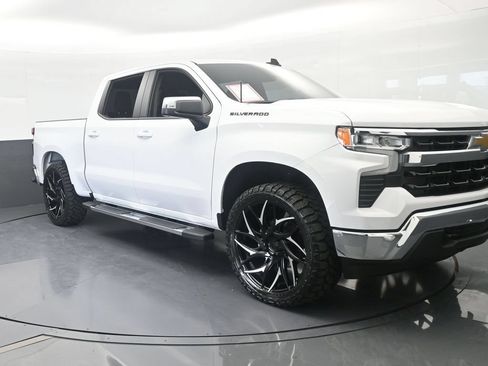 Used 2026 Chevrolet Silverado 1500 LT AWD/4WD image 9