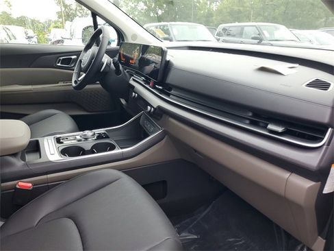 New 2026 Kia Carnival EX image 32