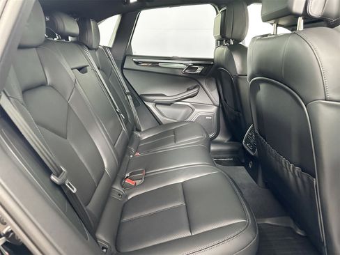 Certified 2026 Porsche Macan image 27