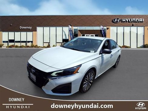 Used 2025 Nissan Altima 2.5 SV FWD image 1