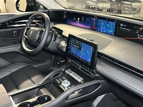 New 2026 Lincoln Nautilus Premier image 5