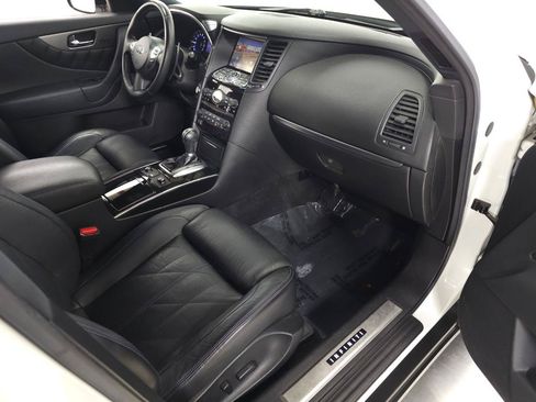 Used 2017 INFINITI QX70 AWD w/ Premium Package image 35