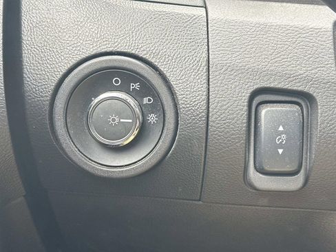 Used 2015 Ford Taurus SEL AWD/4WD image 25