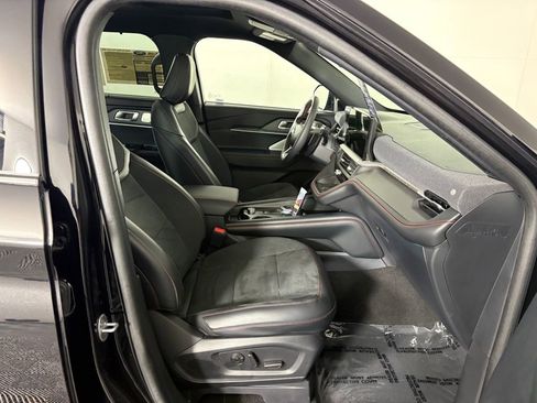 Certified 2025 Ford Explorer ST image 40