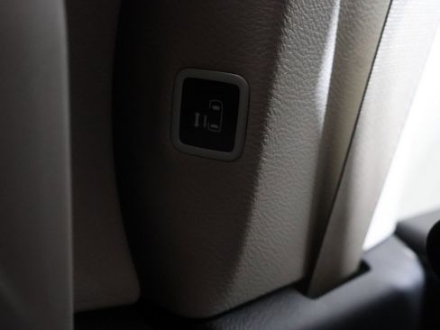 Used 2024 Chrysler Pacifica Touring-L image 47