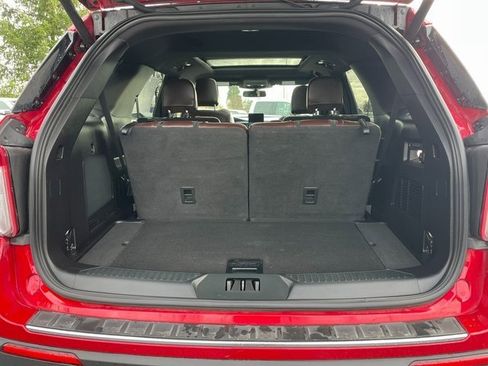 Certified 2021 Ford Explorer Platinum w/ Equipment Group 601A image 31