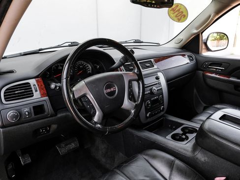 Used 2014 GMC Yukon XL SLT w/ Texas Edition RWD image 3