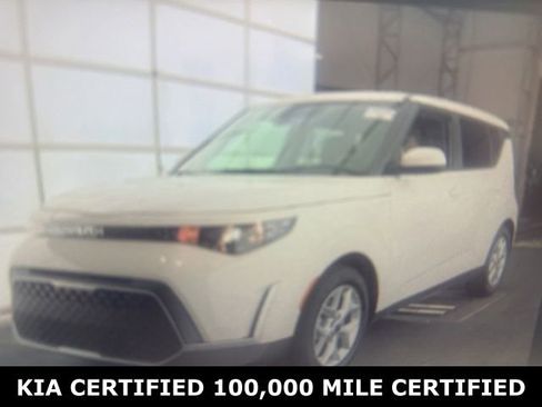 Certified 2025 Kia Soul LX image 1