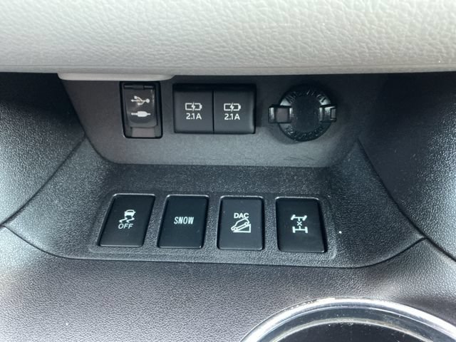 Used 2018 Toyota Highlander XLE AWD/4WD image 29