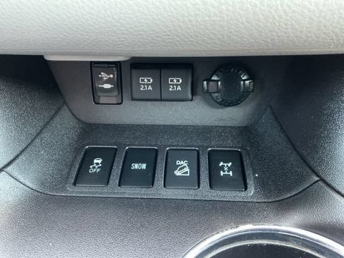 Used 2018 Toyota Highlander XLE AWD/4WD image 29