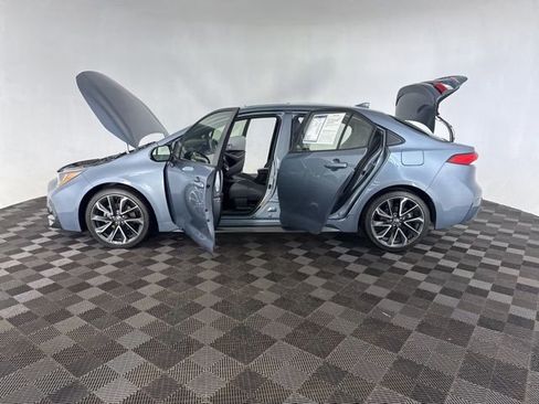 Used 2022 Toyota Corolla SE w/ SE Premium Package image 11