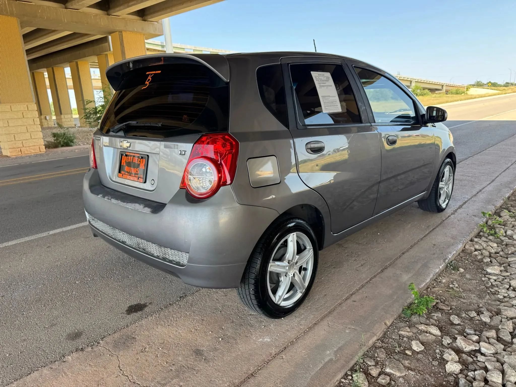 Used 2010 Chevrolet Aveo5 LT FWD image 3