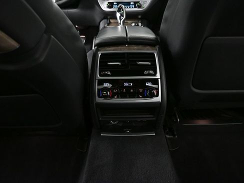 Used 2020 BMW 750i xDrive w/ Executive Package AWD/4WD image 16